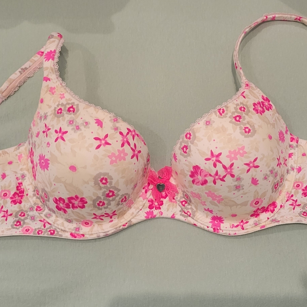 2 NWT Victoria Secret Bras